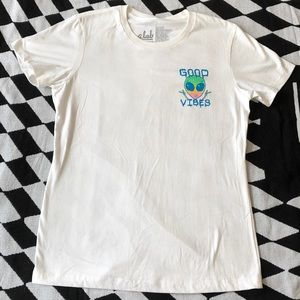 Zumiez Good Vibes tee! NWOT